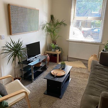 35 Mins To Central London. 3 Bedrooms. 2 Bathrooms With Garden 外观 照片