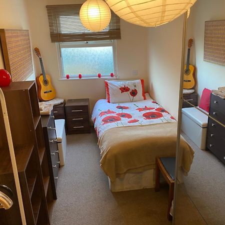 35 Mins To Central London. 3 Bedrooms. 2 Bathrooms With Garden 外观 照片