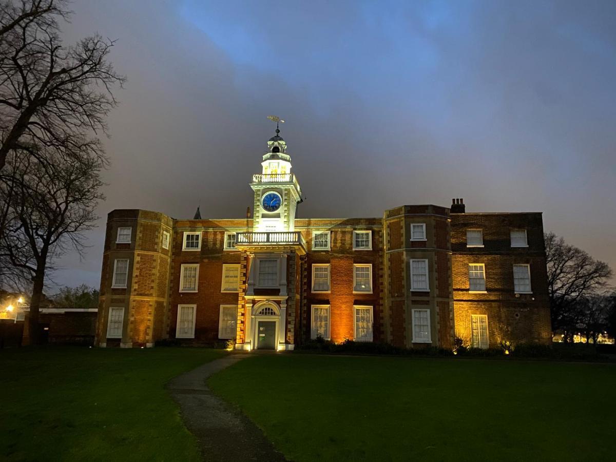 35 Mins To Central London. 3 Bedrooms. 2 Bathrooms With Garden 外观 照片