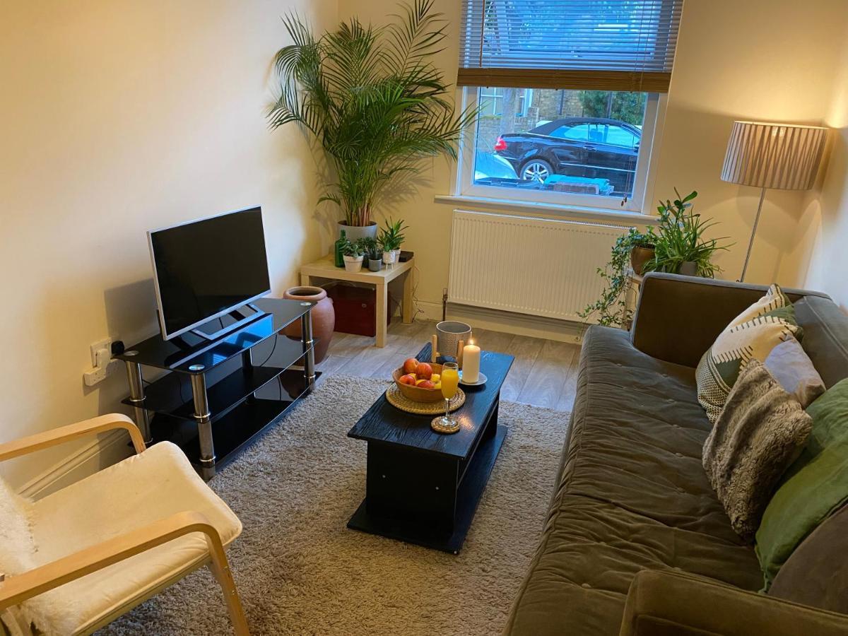35 Mins To Central London. 3 Bedrooms. 2 Bathrooms With Garden 外观 照片
